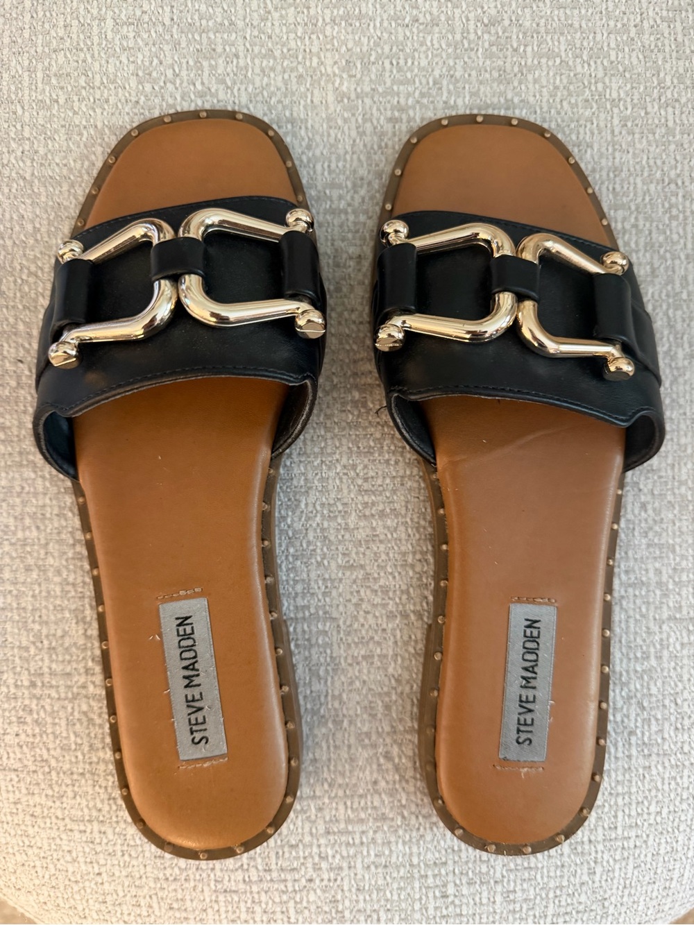 Steve Madden Black Slide Sandals Flats with Gold Chain Accent Sz 7